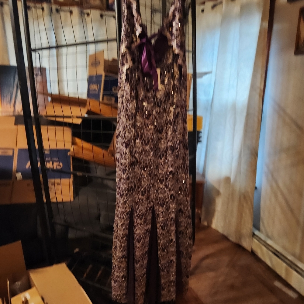 Brand New With Tags Womans Purple and White Flower Pattern Maxi Dress - Picture 5 of 9